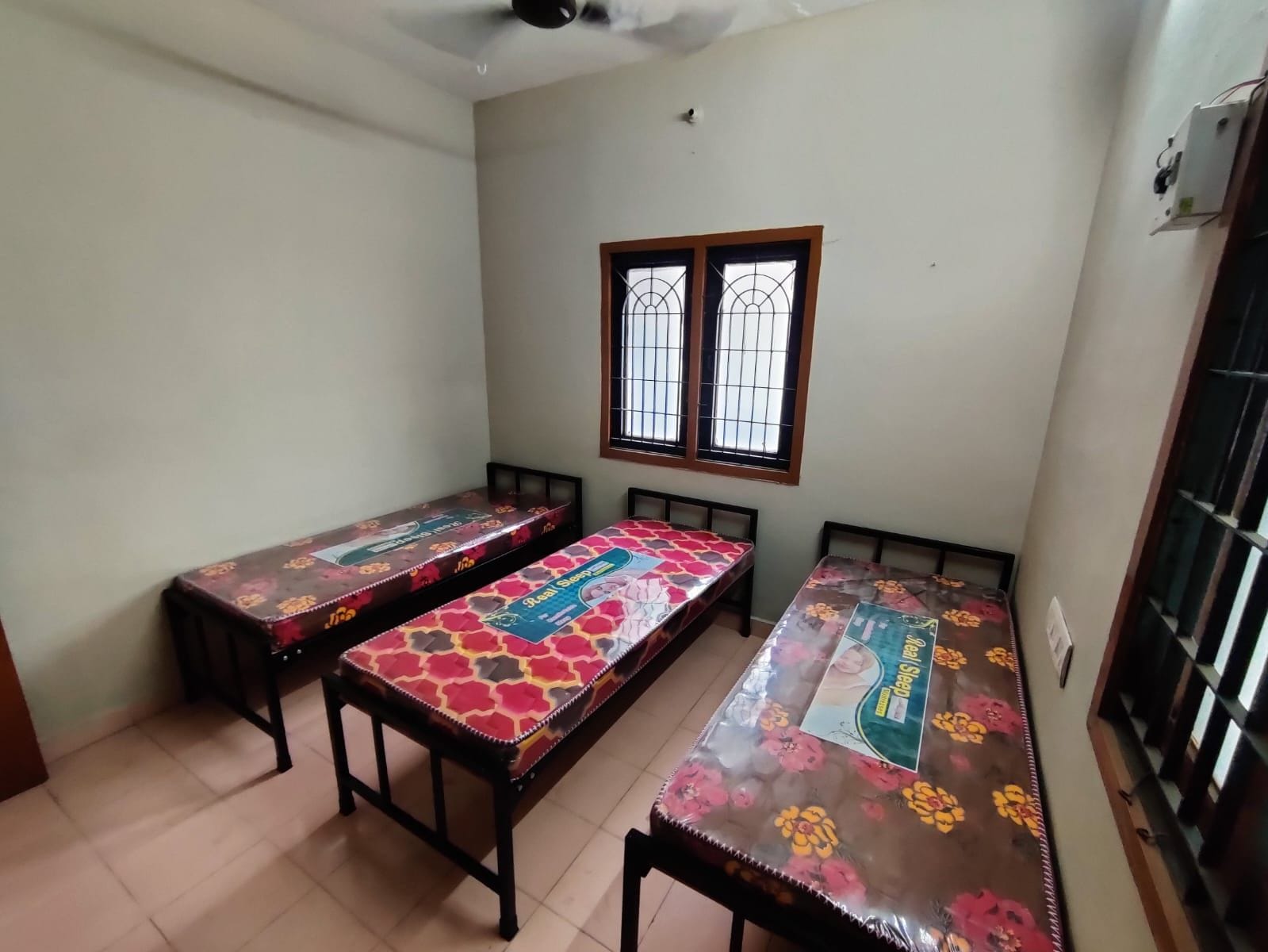 Wink Hostel - Kurunji nagar - Boys PG in Kanchipuram